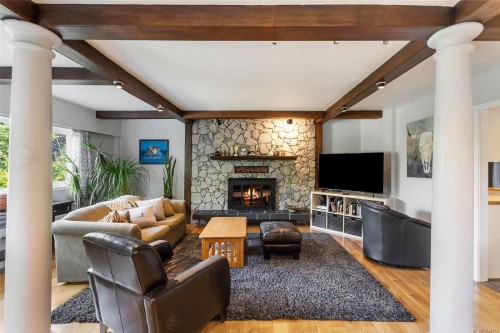 4054 Grange Rd, Saanich, BC 