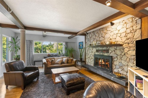4054 Grange Rd, Saanich, BC 