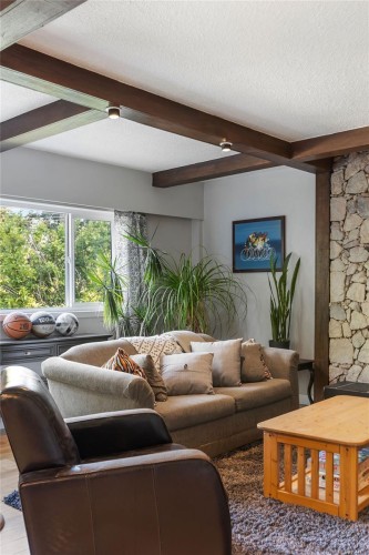 4054 Grange Rd, Saanich, BC 