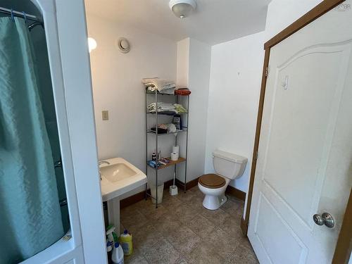 63 Old Post Road, East Chester, NS - Indoor Photo Showing Bathroom