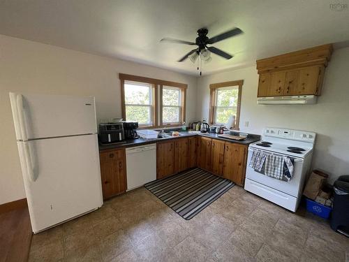 63 Old Post Road, East Chester, NS - Indoor Photo Showing Kitchen With Double Sink
