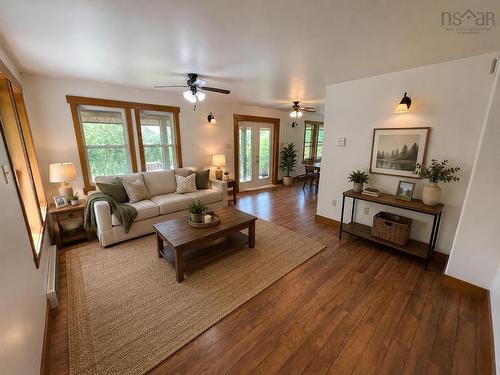 63 Old Post Road, East Chester, NS - Indoor Photo Showing Living Room