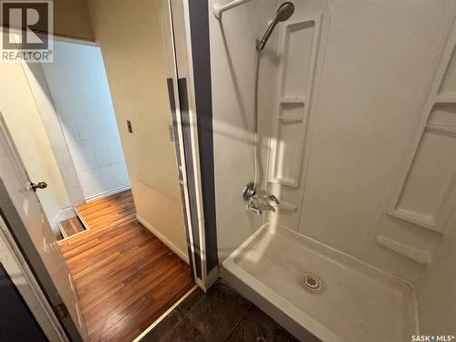 303 4Th Avenue W, Biggar, SK - Indoor Photo Showing Bathroom