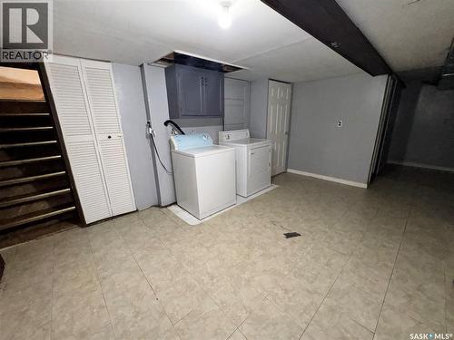 303 4Th Avenue W, Biggar, SK - Indoor Photo Showing Laundry Room