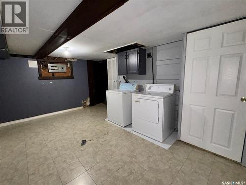 303 4Th Avenue W, Biggar, SK - Indoor Photo Showing Laundry Room