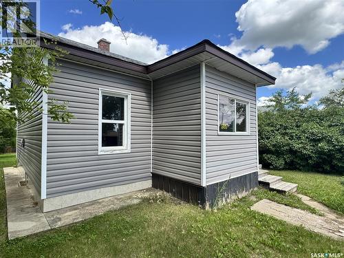 303 4Th Avenue W, Biggar, SK - Outdoor