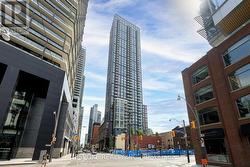 2811 - 108 PETER STREET Toronto, ON M5V 0W2