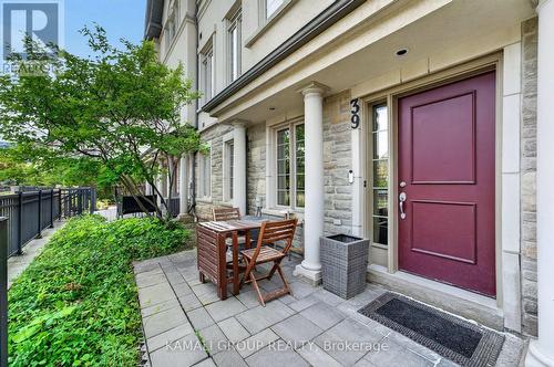 39 BEVERLEY GLEN BOULEVARD , Vaughan, Ontario L4J 0G8 2