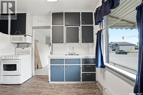 201 P Avenue N, Saskatoon, SK - Indoor Photo Showing Kitchen