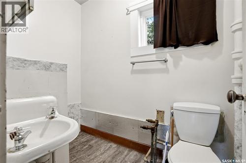 201 P Avenue N, Saskatoon, SK - Indoor Photo Showing Bathroom
