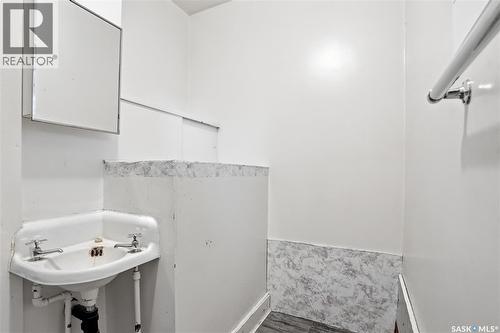 201 P Avenue N, Saskatoon, SK - Indoor Photo Showing Bathroom