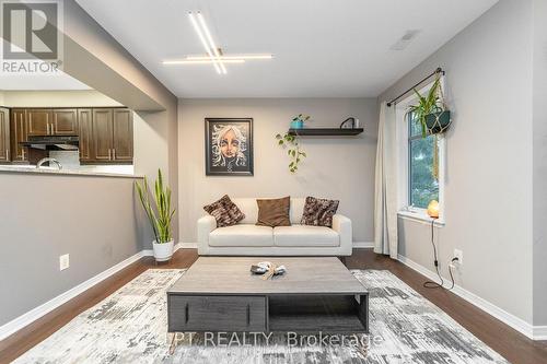 7 - 102 Windswept Private, Ottawa, ON - Indoor Photo Showing Living Room