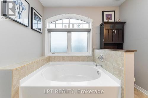 7 - 102 Windswept Private, Ottawa, ON - Indoor Photo Showing Bathroom