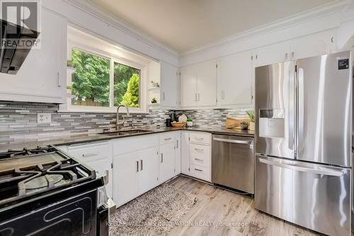 85 Foxhunt Road, Waterloo, ON - Indoor Photo Showing Kitchen With Double Sink With Upgraded Kitchen