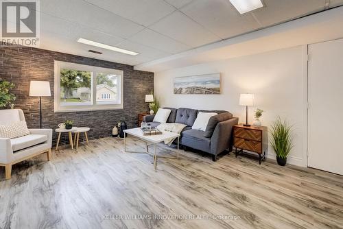 85 Foxhunt Road, Waterloo, ON - Indoor Photo Showing Living Room