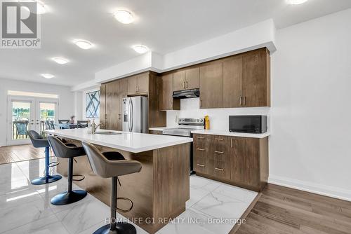 7 Barnyard Trail, Barrie, ON - Indoor Photo Showing Kitchen