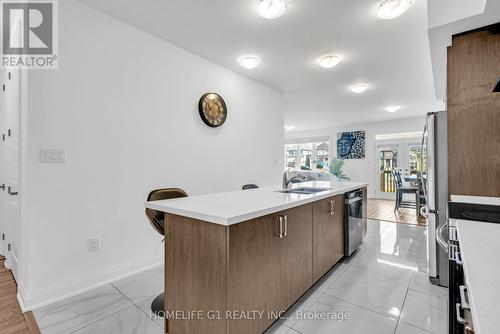 7 Barnyard Trail, Barrie, ON - Indoor Photo Showing Kitchen