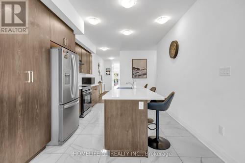 7 Barnyard Trail, Barrie, ON - Indoor Photo Showing Kitchen