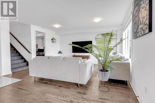 7 Barnyard Trail, Barrie, ON - Indoor