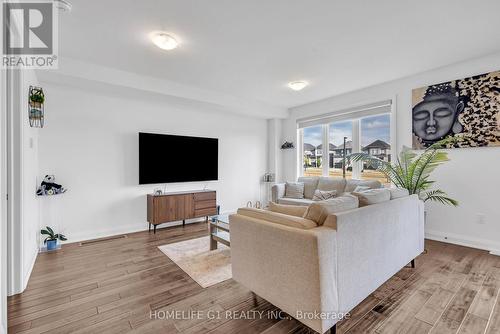 7 Barnyard Trail, Barrie, ON - Indoor Photo Showing Living Room