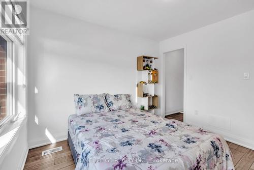 7 Barnyard Trail, Barrie, ON - Indoor Photo Showing Bedroom