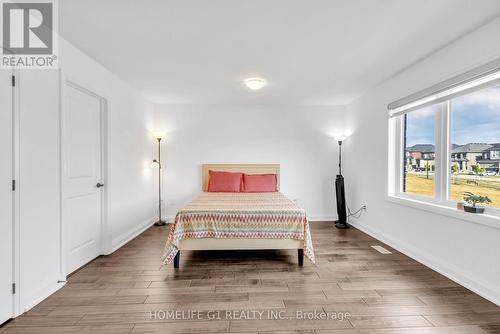7 Barnyard Trail, Barrie, ON - Indoor Photo Showing Bedroom
