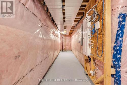7 Barnyard Trail, Barrie, ON - Indoor