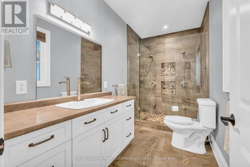 5594 First Line, Erin, ON - Indoor Photo Showing Bathroom