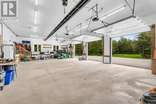 5594 First Line, Erin, ON - Indoor Photo Showing Garage