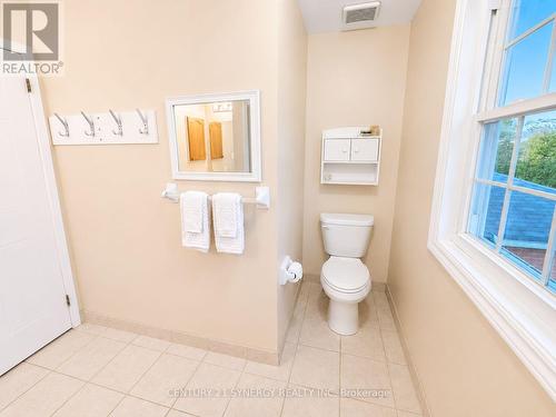 Main Bath - Upper Level - 757 Clearcrest Crescent, Ottawa, ON - Indoor Photo Showing Bathroom