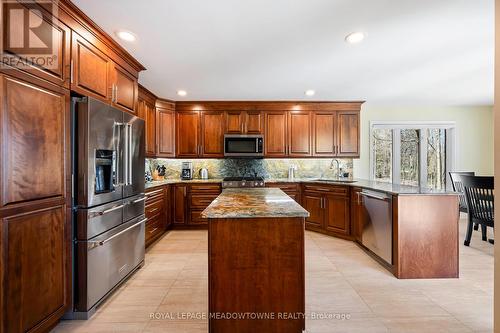 834603 4Th Line Ehs, Mono, ON - Indoor Photo Showing Kitchen With Double Sink