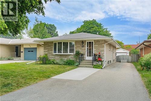Bungalow-style residence featuring a stone and siding facade - 111 Kimberly Crescent, Kitchener, ON 