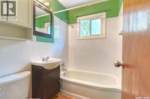 429 St John Street, Regina, SK - Indoor Photo Showing Bathroom