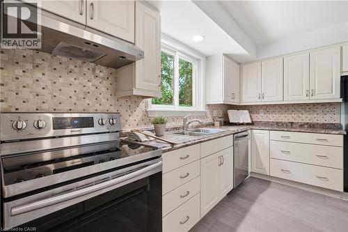 356 Coleridge Place, Waterloo, ON - Indoor Photo Showing Kitchen With Double Sink