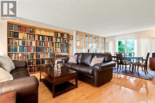225 Clearwater Court, Saskatoon, SK - Indoor Photo Showing Living Room