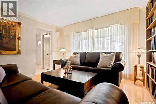 225 Clearwater Court, Saskatoon, SK - Indoor Photo Showing Living Room