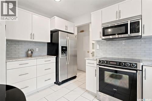 225 Clearwater Court, Saskatoon, SK - Indoor Photo Showing Kitchen With Upgraded Kitchen