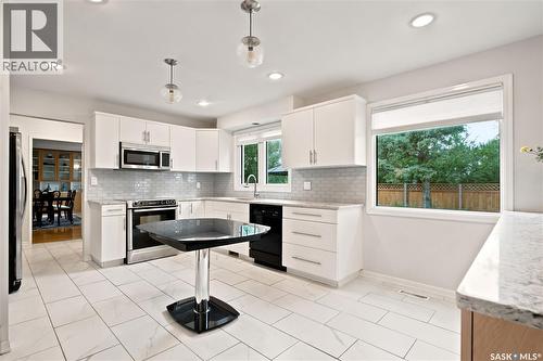 225 Clearwater Court, Saskatoon, SK - Indoor Photo Showing Kitchen With Upgraded Kitchen