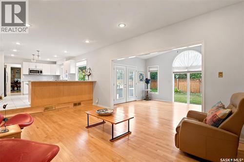 225 Clearwater Court, Saskatoon, SK - Indoor Photo Showing Living Room