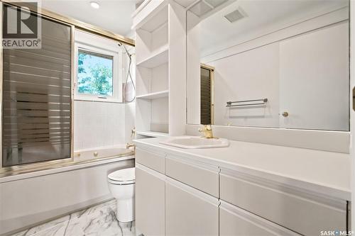 225 Clearwater Court, Saskatoon, SK - Indoor Photo Showing Bathroom