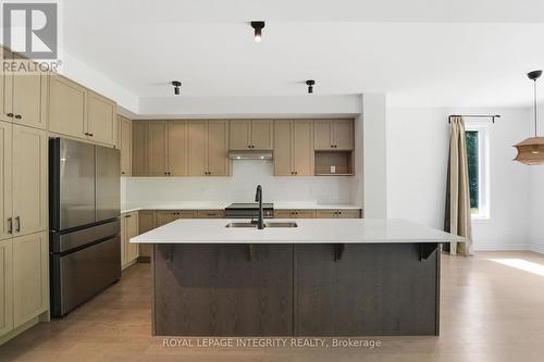14 Academie Street, Russell, ON - Indoor Photo Showing Kitchen