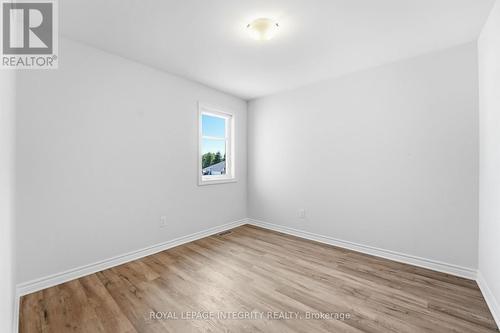 14 Academie Street, Russell, ON - Indoor Photo Showing Other Room