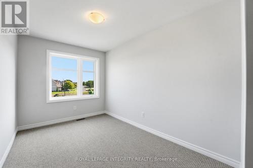 14 Academie Street, Russell, ON - Indoor Photo Showing Other Room