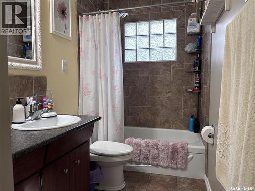220 4Th Street, Dalmeny, SK - Indoor Photo Showing Bathroom