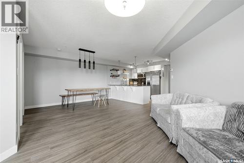 212 5301 Universal Crescent, Regina, SK - Indoor Photo Showing Living Room