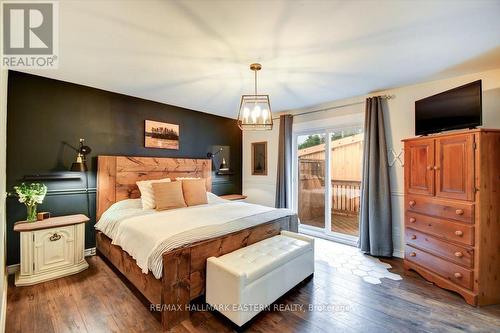 11 Hillside Drive, Selwyn, ON - Indoor Photo Showing Bedroom
