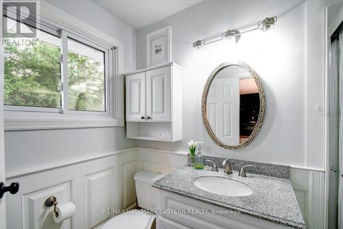 11 Hillside Drive, Selwyn, ON - Indoor Photo Showing Bathroom