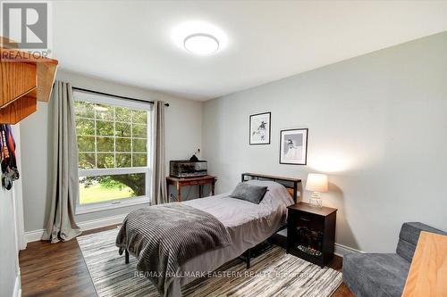 11 Hillside Drive, Selwyn, ON - Indoor Photo Showing Bedroom