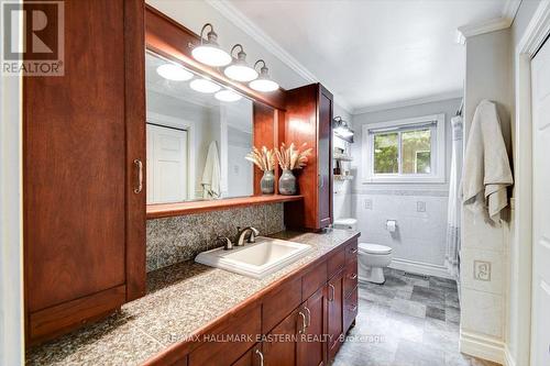 11 Hillside Drive, Selwyn, ON - Indoor Photo Showing Bathroom