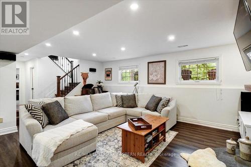 11 Hillside Drive, Selwyn, ON - Indoor Photo Showing Living Room